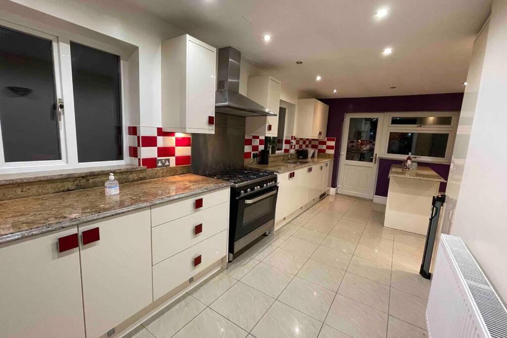 Villa Detached Bungalow II Big Garden II Pet Friendly à Hednesford Extérieur photo