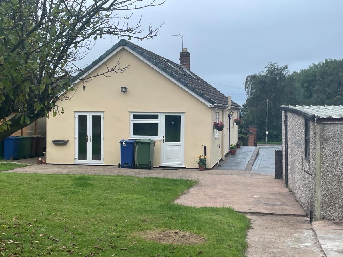 Villa Detached Bungalow II Big Garden II Pet Friendly à Hednesford Extérieur photo